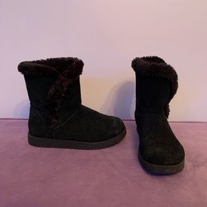 Women size 6 Shearling Style Boots  (very similar to UGG boots)